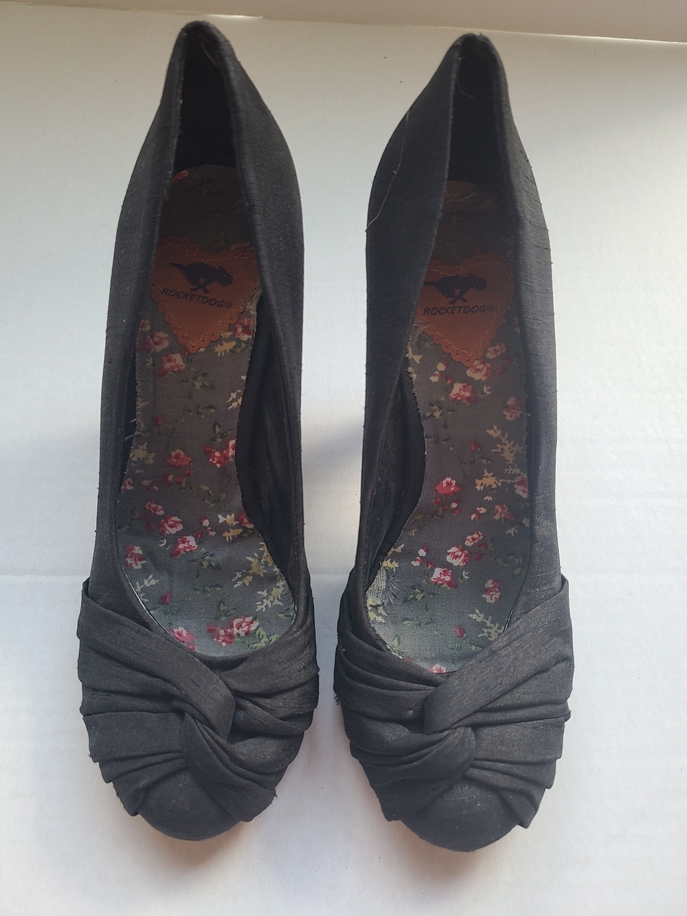 Rocket Dog Black Knot-Front Pumps with Floral Insole
